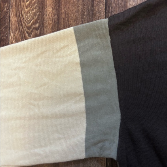 -Monrow Color-Blocked Relaxed Sweater. 455 - Picture 4 of 9